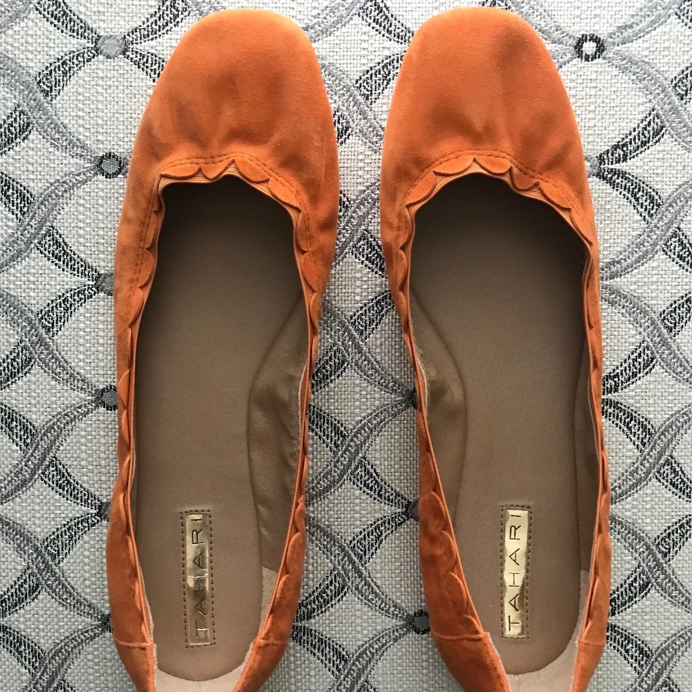 Tahari Zuzu Suede Scalloped Ballet Flat - Never Worn